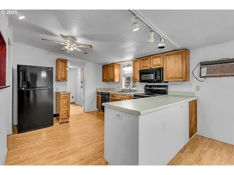 4882 NE Lancaster Drive Salem OR 97305