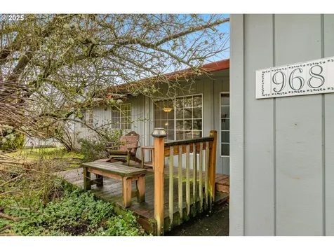 968 NE Lovell Street Hillsboro OR 97124