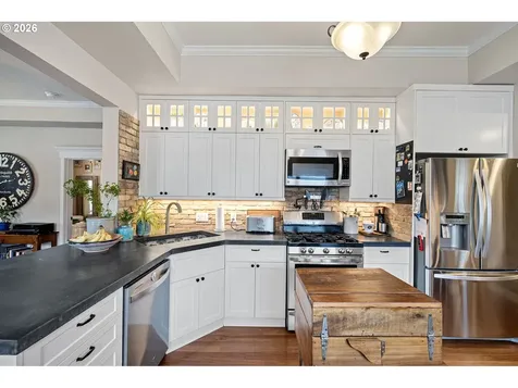 1905 S 6th Street Cottage Grove OR 97424