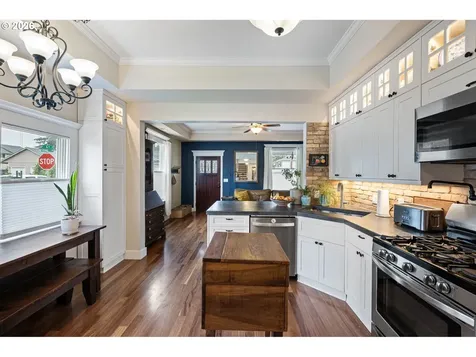 1905 S 6th Street Cottage Grove OR 97424