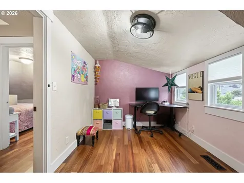 1905 S 6th Street Cottage Grove OR 97424