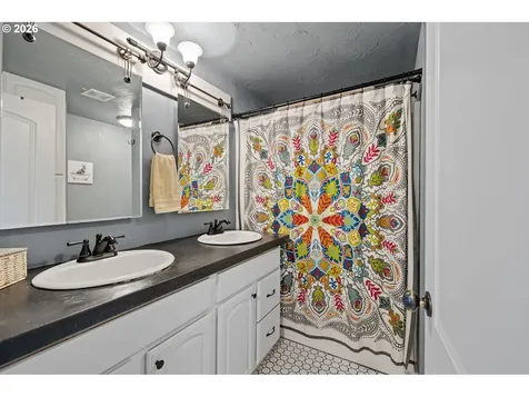 1905 S 6th Street Cottage Grove OR 97424