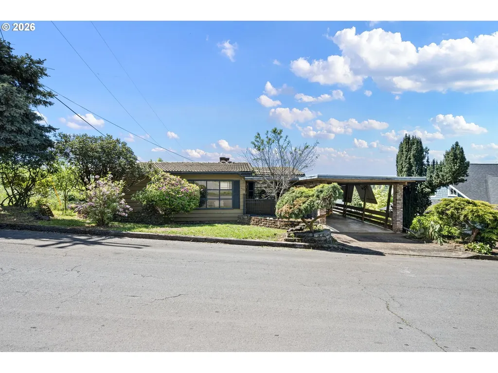 526 S 3rd Street Springfield OR 97477