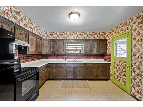 526 S 3rd Street Springfield OR 97477