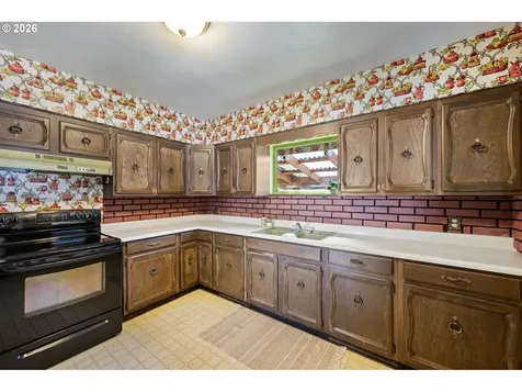 526 S 3rd Street Springfield OR 97477