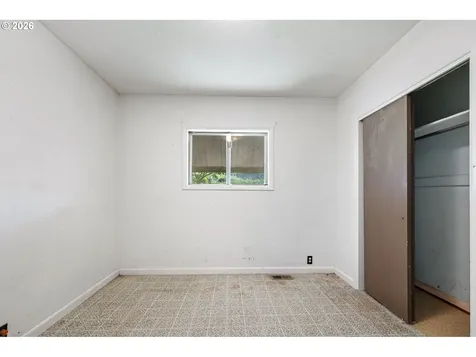 526 S 3rd Street Springfield OR 97477
