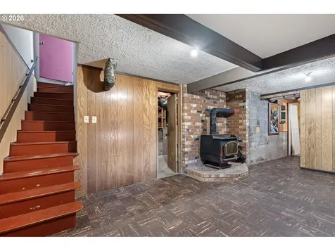 526 S 3rd Street Springfield OR 97477