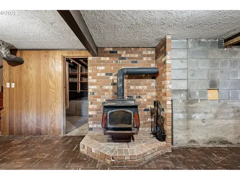 526 S 3rd Street Springfield OR 97477