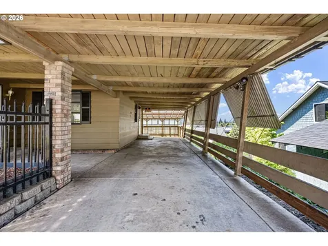 526 S 3rd Street Springfield OR 97477
