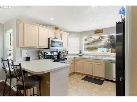 185 SW Applegate Trail Drive Dallas OR 97338