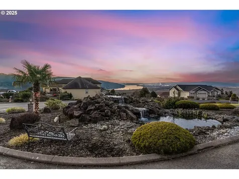 74 Lasalle Drive Kelso WA 98626