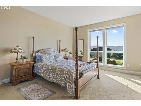 74 Lasalle Drive Kelso WA 98626