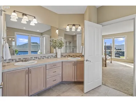 74 Lasalle Drive Kelso WA 98626