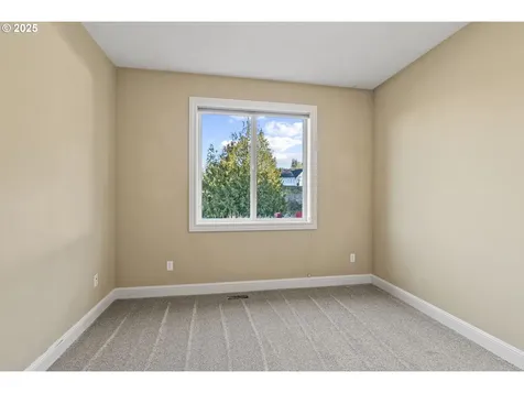 74 Lasalle Drive Kelso WA 98626
