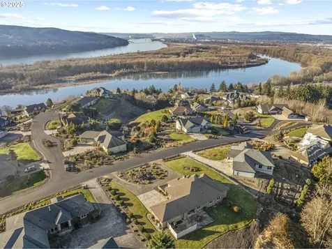 74 Lasalle Drive Kelso WA 98626
