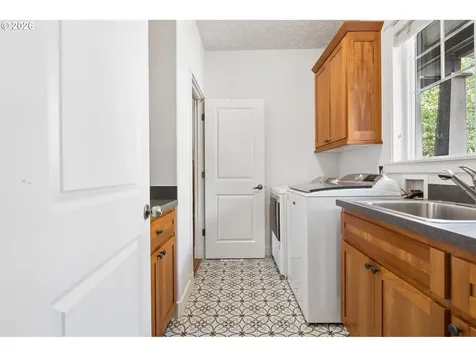 2280 Crestview Drive West Linn OR 97068