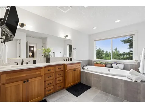 2280 Crestview Drive West Linn OR 97068