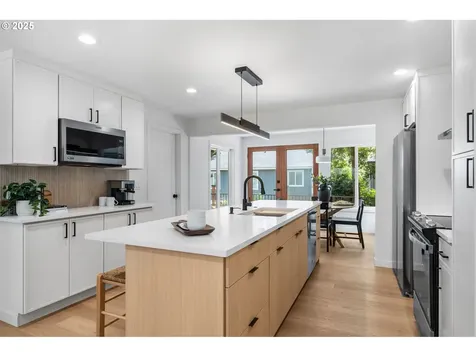 18560 Lower Midhill Drive West Linn OR 97068