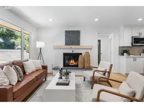 18560 Lower Midhill Drive West Linn OR 97068