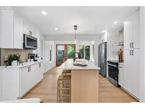18560 Lower Midhill Drive West Linn OR 97068