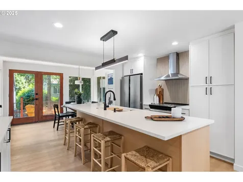 18560 Lower Midhill Drive West Linn OR 97068