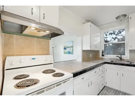 1838 SW Mill Street Terrace Portland OR 97201