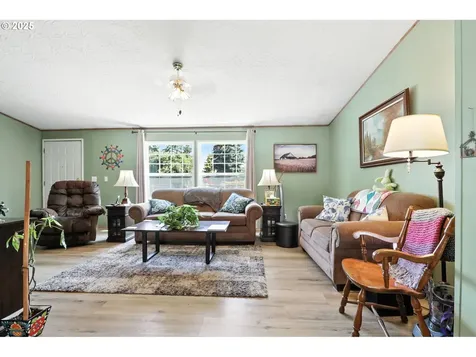 22053 Floral Avenue NE Aurora OR 97002