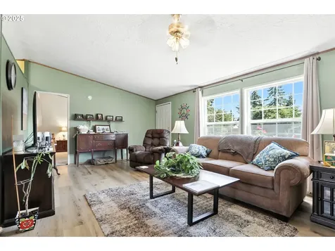 22053 Floral Avenue NE Aurora OR 97002