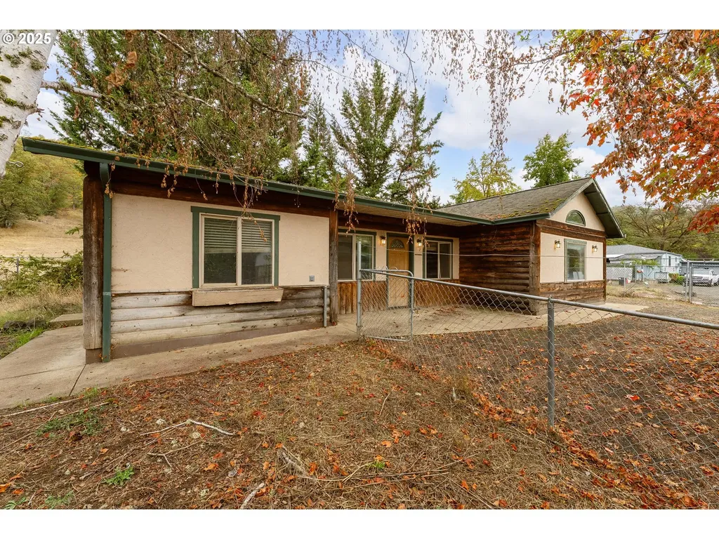 3248 NE Johnson Street Roseburg OR 97470