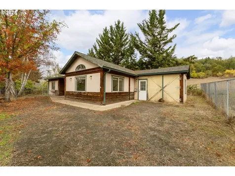 3248 NE Johnson Street Roseburg OR 97470