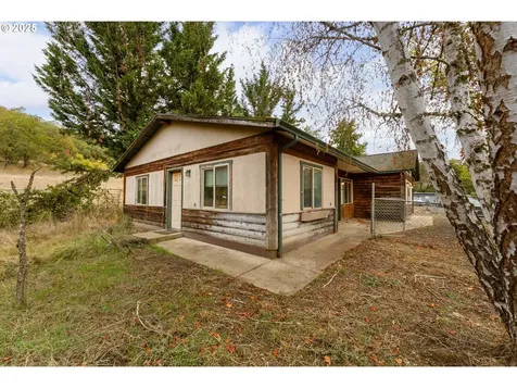 3248 NE Johnson Street Roseburg OR 97470