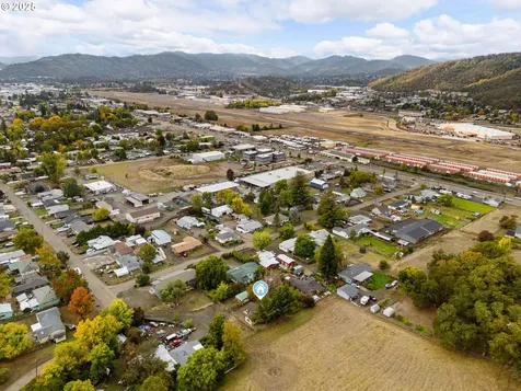 3248 NE Johnson Street Roseburg OR 97470
