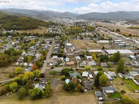 3248 NE Johnson Street Roseburg OR 97470
