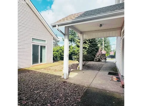 10406 NE Fargo Street Portland OR 97220