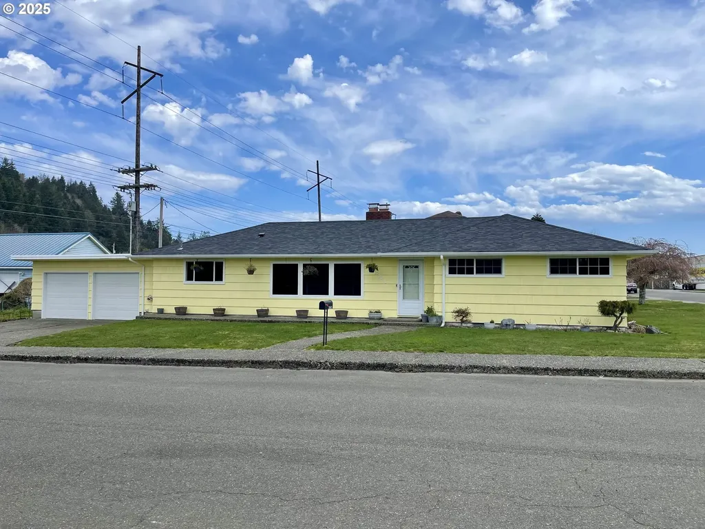 241 N 20th Street Reedsport OR 97467