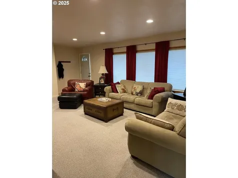 241 N 20th Street Reedsport OR 97467