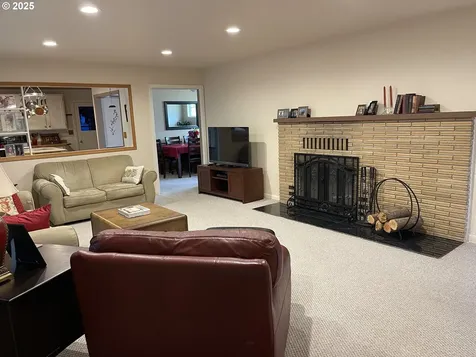241 N 20th Street Reedsport OR 97467