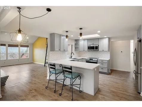465 S 72nd Street Springfield OR 97478