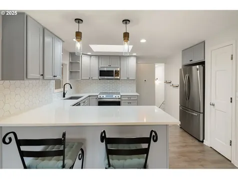 465 S 72nd Street Springfield OR 97478