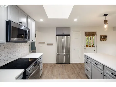 465 S 72nd Street Springfield OR 97478