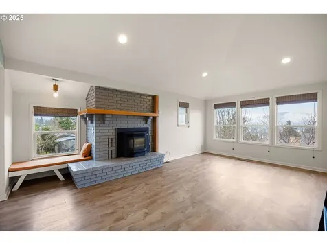 465 S 72nd Street Springfield OR 97478