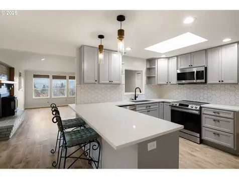 465 S 72nd Street Springfield OR 97478