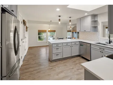 465 S 72nd Street Springfield OR 97478