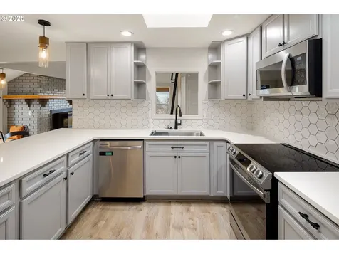 465 S 72nd Street Springfield OR 97478