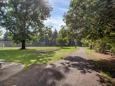 9833 SE 17th Avenue Milwaukie OR 97222