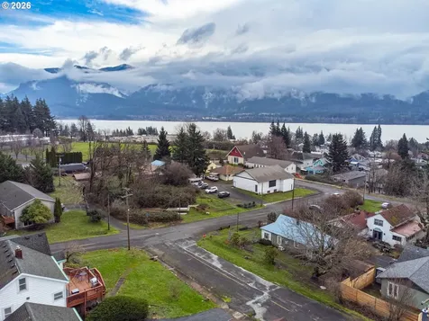 403 NW Roselawn Street Stevenson WA 98648