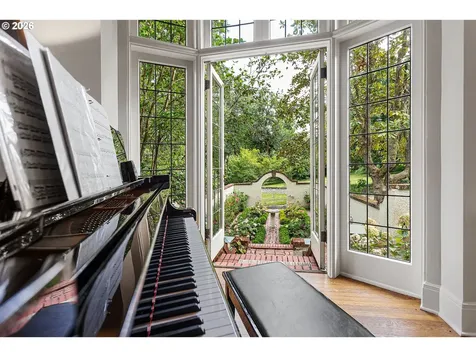 1905 S Greenwood Road Portland OR 97219