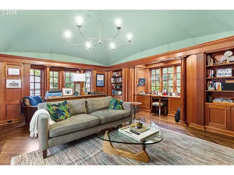 1905 S Greenwood Road Portland OR 97219