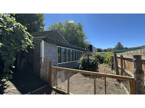 910 Willow Street Spray OR 97874