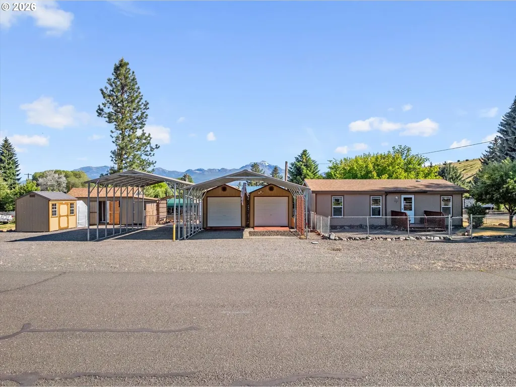 261 1st Street Prairie City OR 97869